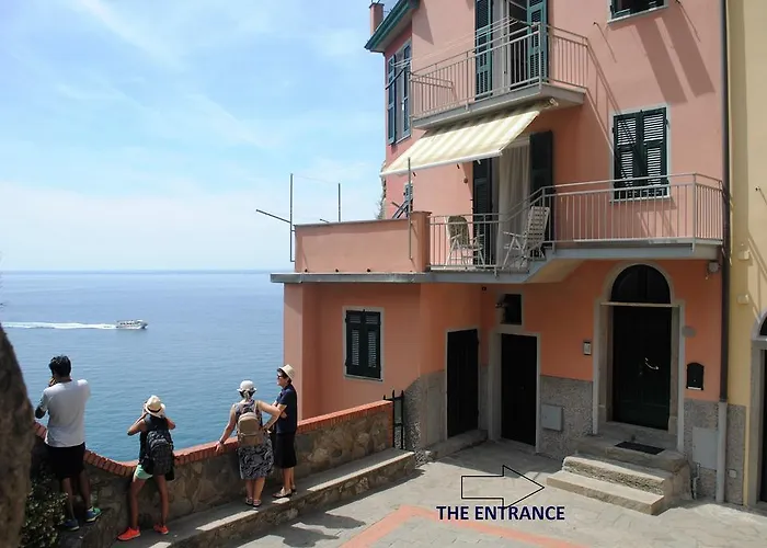 Piazza Castello Manarola