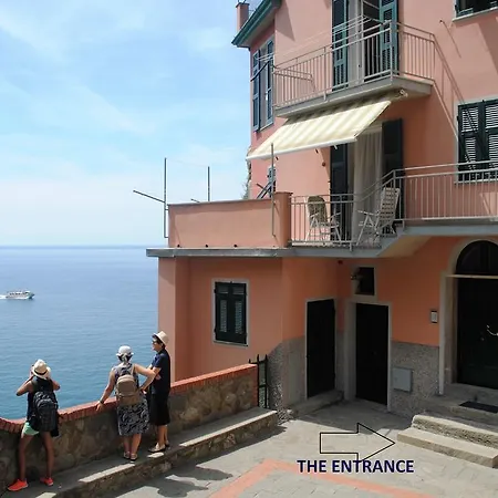 Piazza Castello Manarola