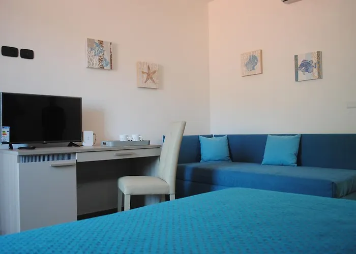 Piazza Castello Manarola